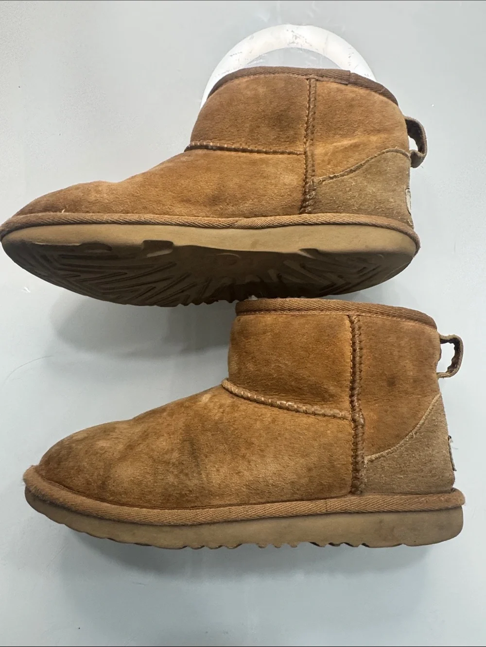 Uggs kid 4 or 5